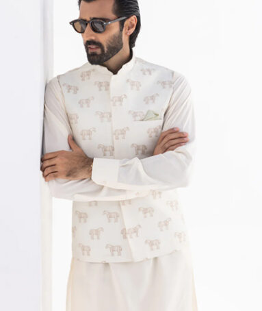 A Cream Boski kurta With Matching Trousers