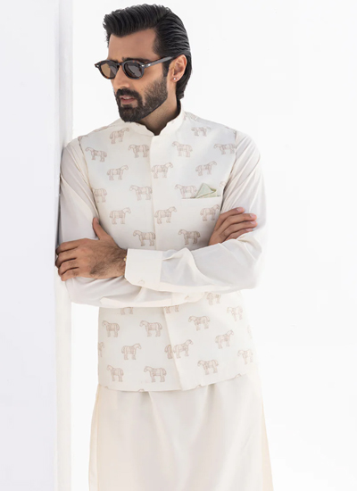 A Cream Boski kurta With Matching Trousers